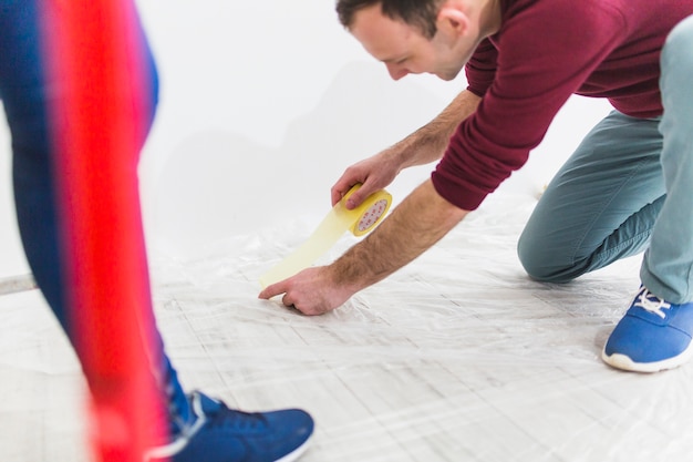 Placările ceramice în spații comerciale: rezistență și durabilitate