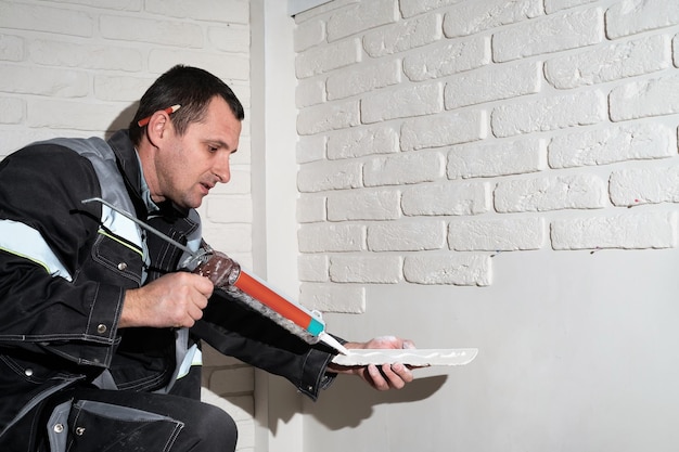 Cum să montezi plăci ceramice pe suprafețe de beton