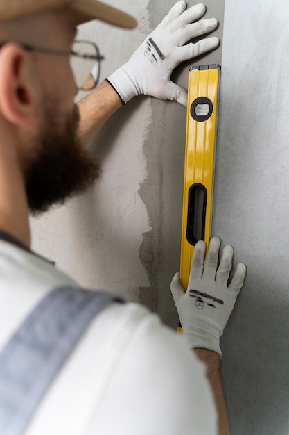 Blog 95 Montajul plăcilor ceramice pe pereți cu înălțime mare: tehnici și unelte