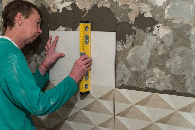 Birouri 23 Cum influențează dimensiunea plăcilor ceramice aspectul încăperilor